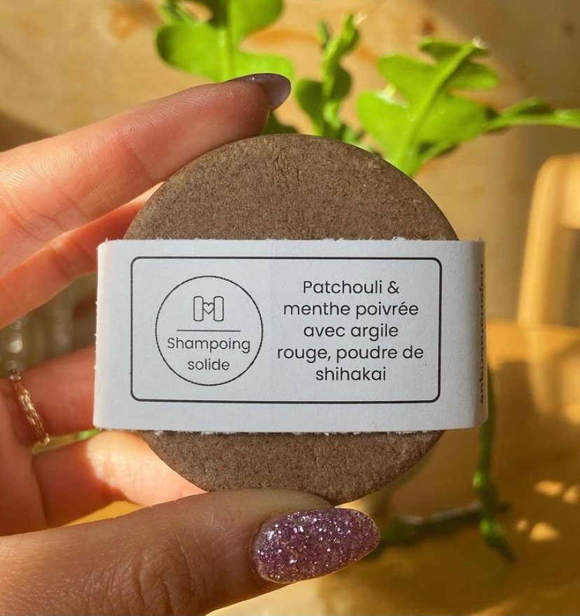 Shampoing solide au patchouli & menthe poivrée avec poudre de shikakai et argile rouge